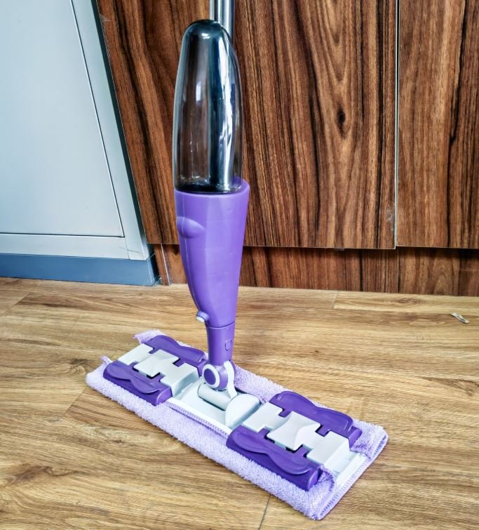 იატაკის მოპი სასხური ავზით